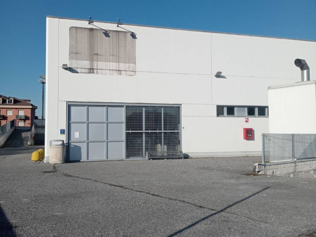 negozio in vendita a Torino in zona Bertolla