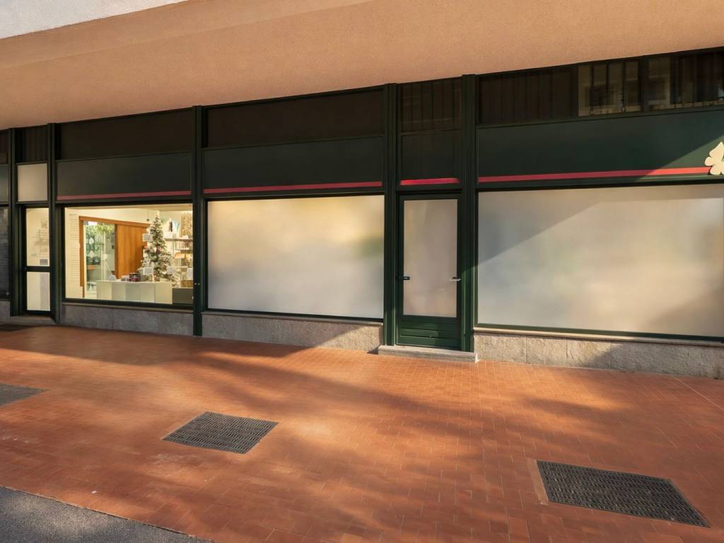 negozio in vendita a Torino in zona Mirafiori Sud
