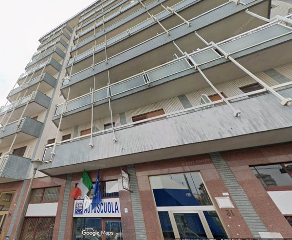 negozio in vendita a Torino in zona Mirafiori Nord