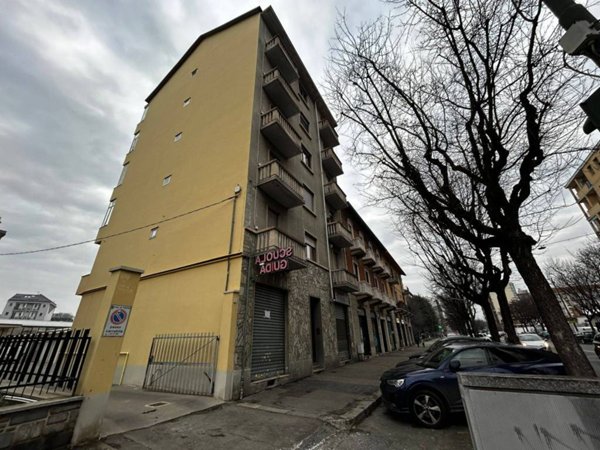 negozio in vendita a Torino in zona Madonna di Campagna