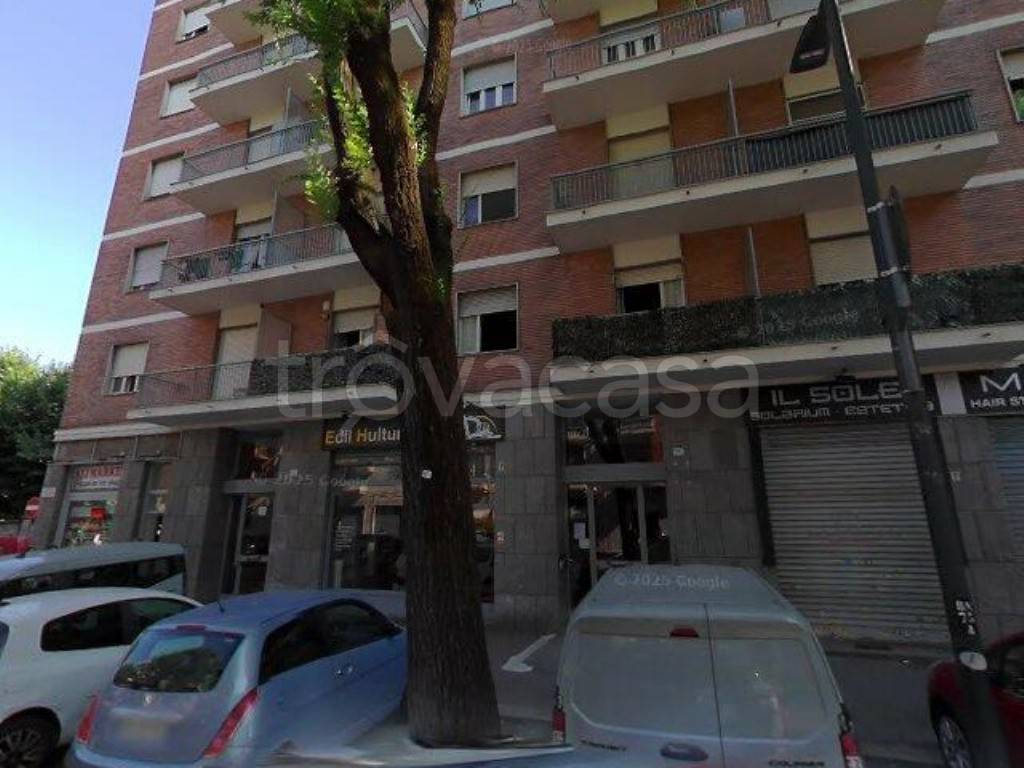 negozio in vendita a Torino in zona Borgata Vittoria