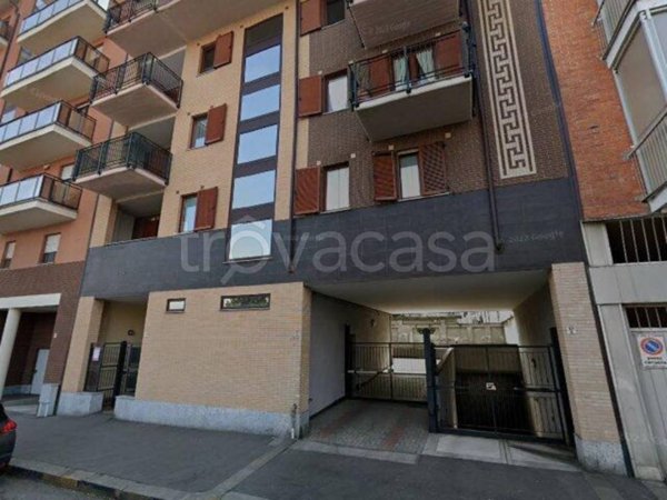 locale commerciale in vendita a Torino in zona Borgata Vittoria