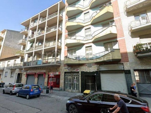 locale commerciale in vendita a Torino in zona Mirafiori Sud