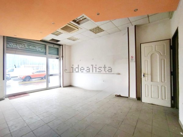 locale commerciale in vendita a Torino in zona Millefonti