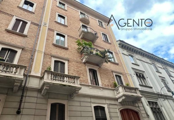 appartamento in vendita a Torino in zona Cit Turin