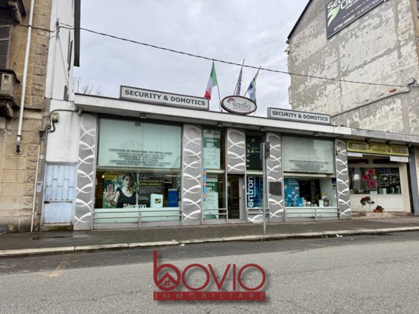 negozio in vendita a Torino in zona Barca