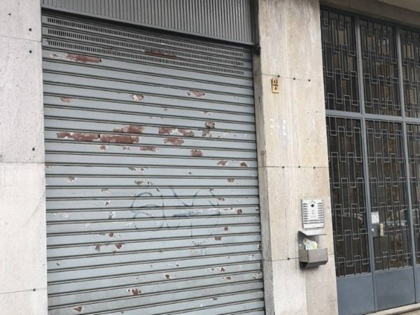 negozio in vendita a Torino in zona Lingotto