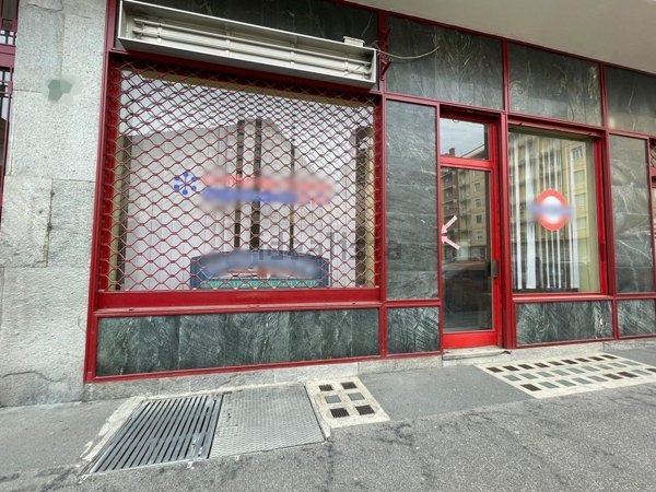 negozio in vendita a Torino in zona Lingotto