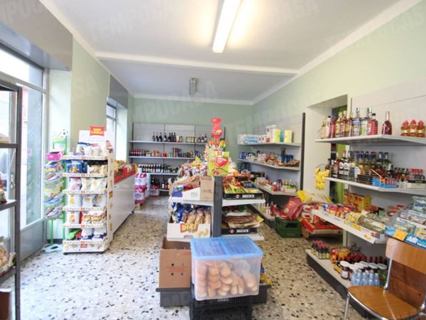 negozio in vendita a Torino in zona Rebaudengo