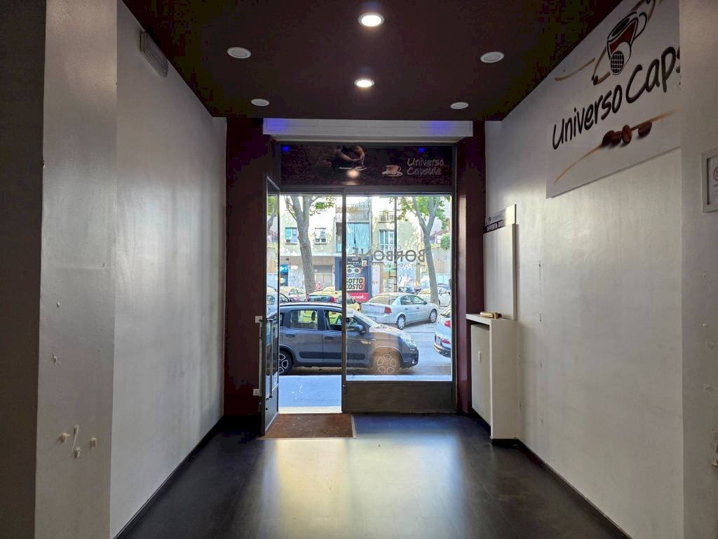 negozio in vendita a Torino in zona Parella