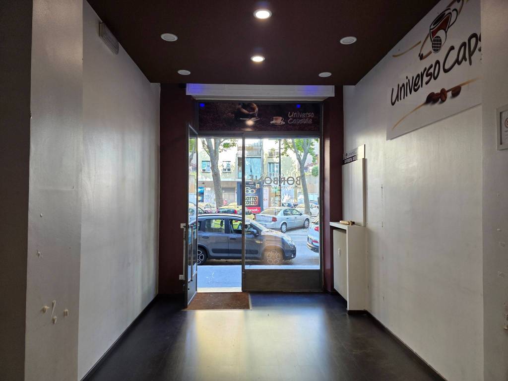 negozio in vendita a Torino in zona Parella