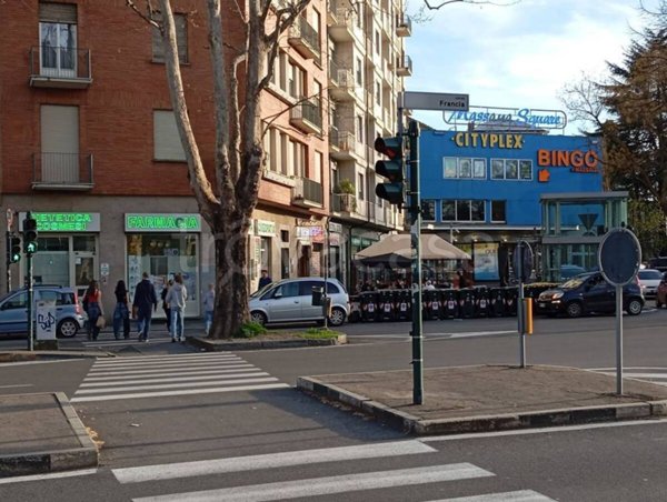 negozio in vendita a Torino in zona Pozzo Strada
