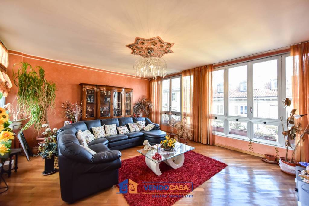 appartamento in vendita a Torino in zona Cit Turin