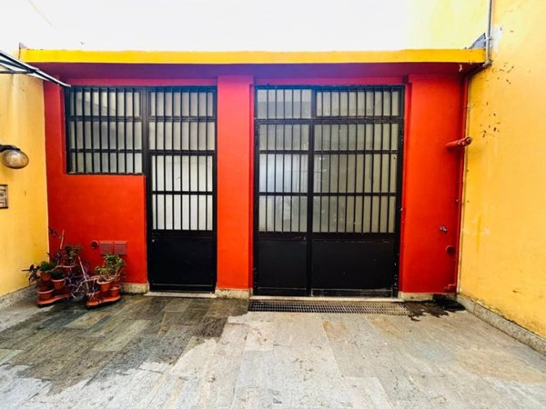 locale commerciale in vendita a Torino in zona Mirafiori Sud