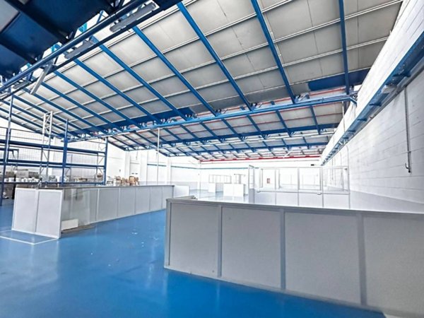 locale commerciale in vendita a Torino in zona Mirafiori Sud