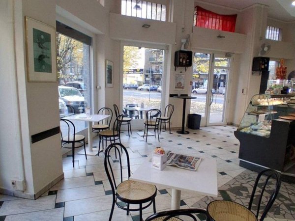 negozio in vendita a Torino in zona Mirafiori Nord