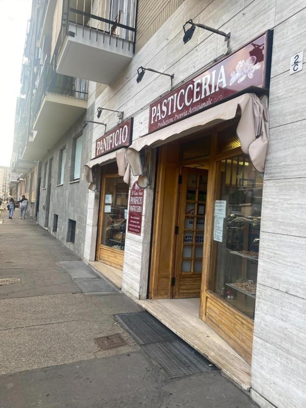 negozio in vendita a Torino in zona Mirafiori Nord