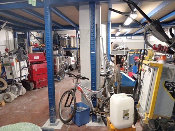 locale commerciale in vendita a Torino in zona Lingotto