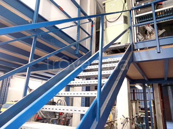 locale commerciale in vendita a Torino in zona Lingotto