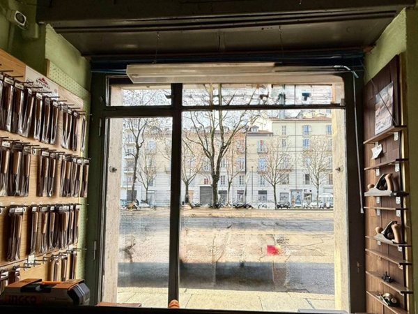 negozio in vendita a Torino in zona Vanchiglia