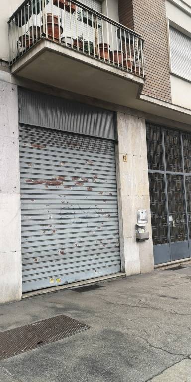 negozio in vendita a Torino in zona Lingotto