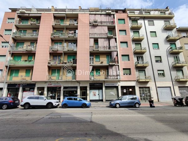 negozio in vendita a Torino in zona Lingotto