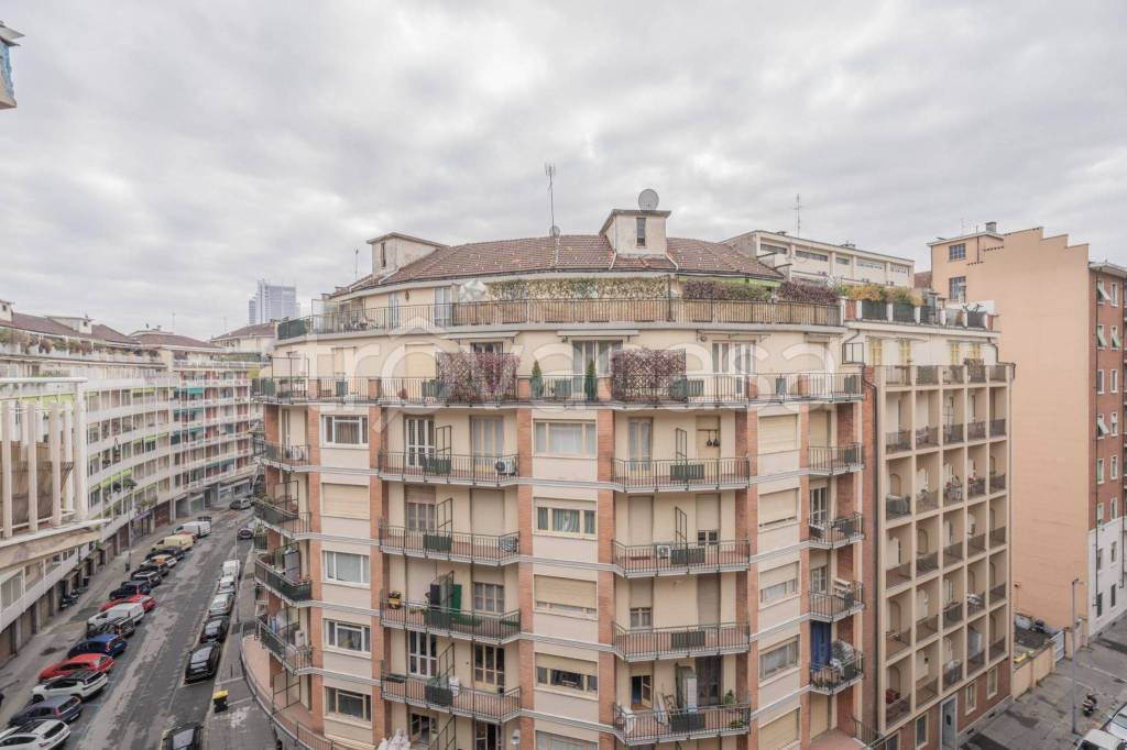 appartamento in vendita a Torino in zona Cit Turin