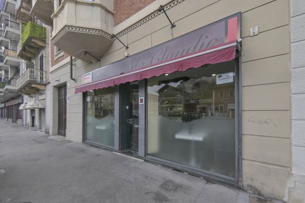 negozio in vendita a Torino in zona Borgata Vittoria