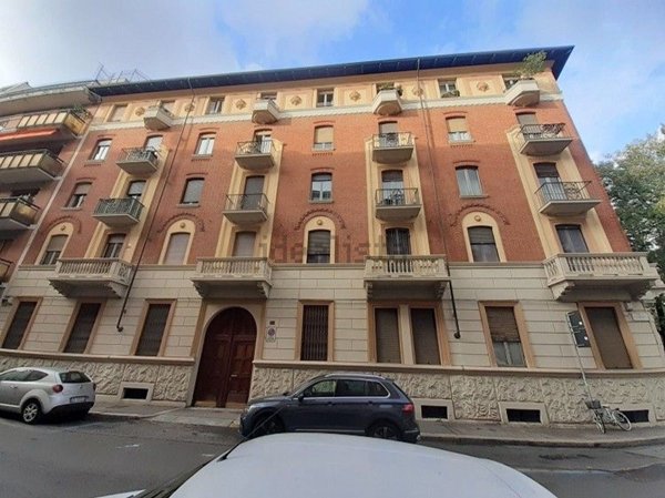 appartamento in vendita a Torino in zona Cit Turin