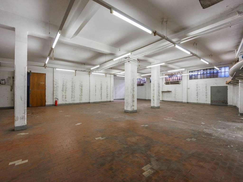 locale commerciale in vendita a Torino in zona Cavoretto