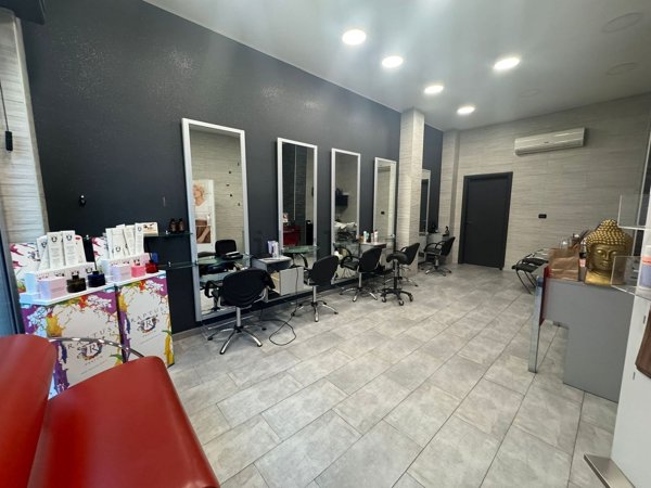 negozio in vendita a Torino in zona Lingotto