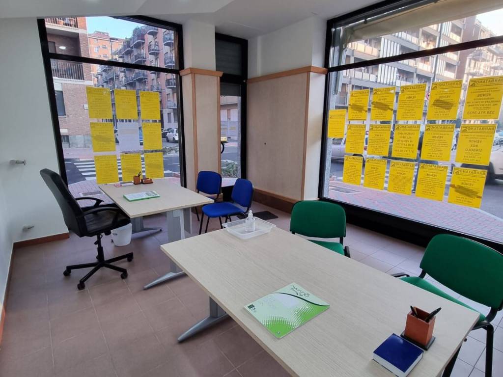 negozio in vendita a Torino in zona Mirafiori Nord