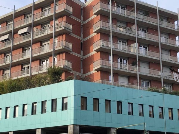 locale commerciale in vendita a Torino in zona Cit Turin