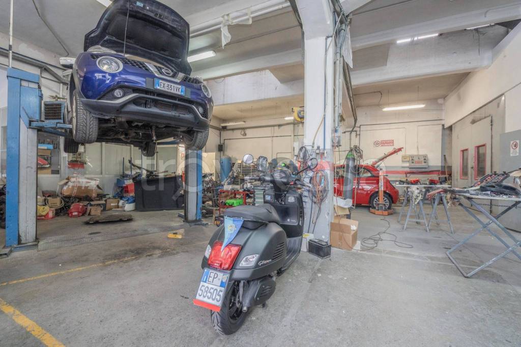 negozio in vendita a Torino in zona Borgata Vittoria