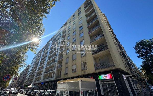 locale commerciale in vendita a Torino in zona Santa Rita