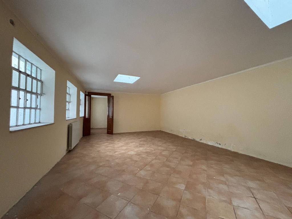 locale commerciale in vendita a Torino in zona Cenisia