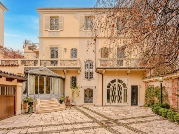 casa indipendente in vendita a Torino in zona Centro Storico