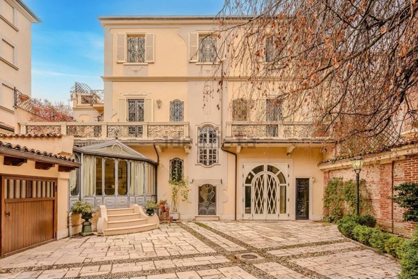 casa indipendente in vendita a Torino in zona Centro Storico