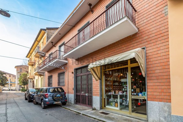 locale commerciale in vendita a Torino in zona Lucento
