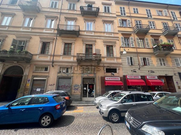 locale commerciale in vendita a Torino in zona Centro Storico