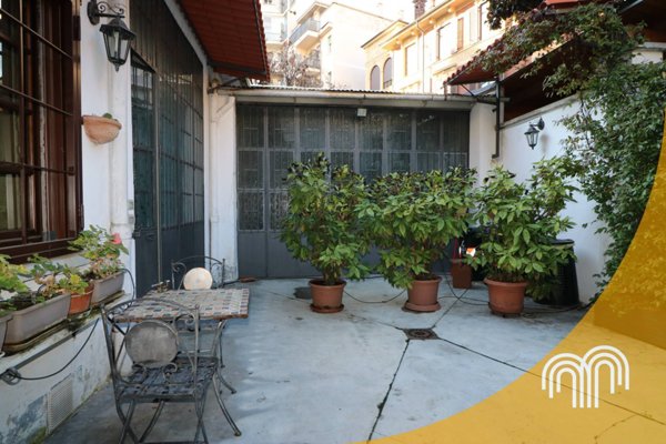 casa indipendente in vendita a Torino in zona Cit Turin