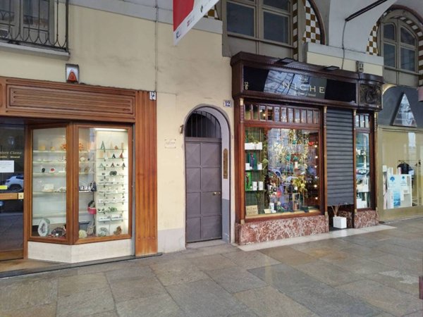 locale commerciale in vendita a Torino in zona Centro Storico