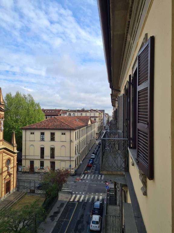 appartamento in vendita a Torino in zona Rosa