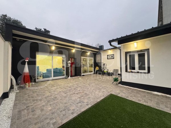 casa indipendente in vendita a Torino in zona Borgata Lesna