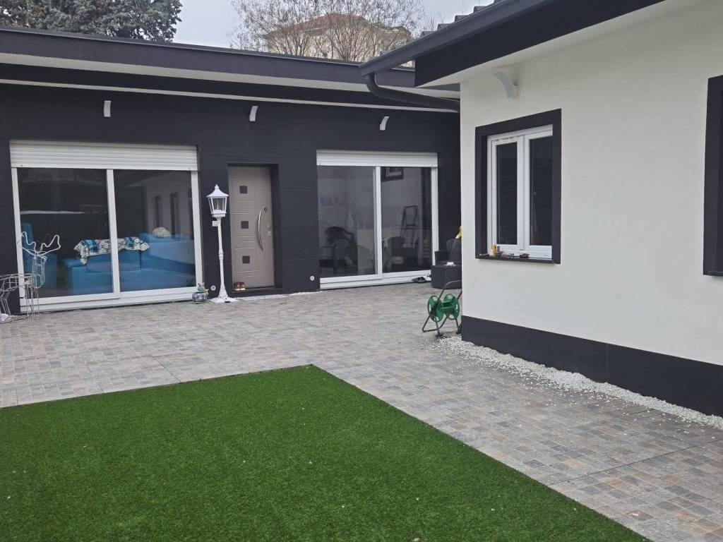 casa indipendente in vendita a Torino in zona Borgata Lesna