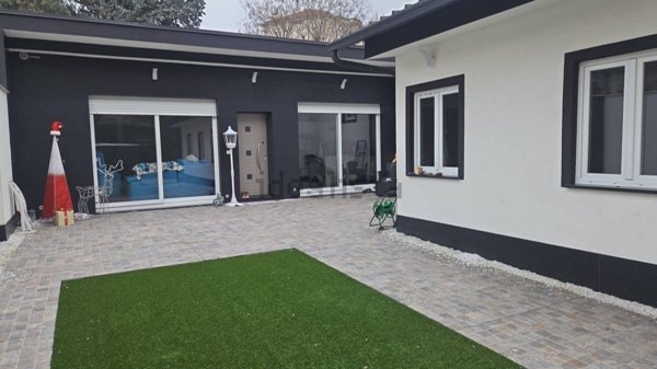 casa indipendente in vendita a Torino in zona Borgata Lesna