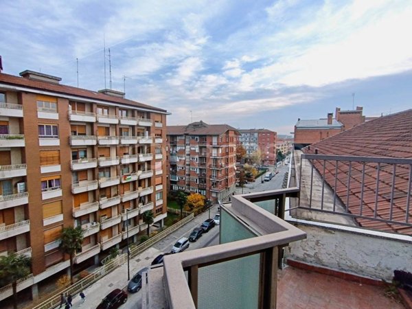 appartamento in vendita a Torino in zona Mirafiori Nord