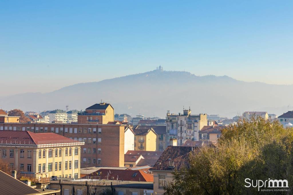 appartamento in vendita a Torino in zona Aurora
