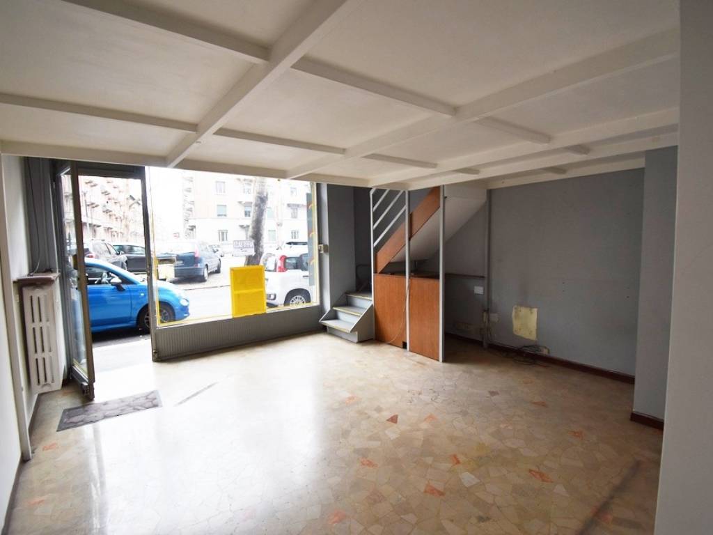 negozio in vendita a Torino in zona Pozzo Strada