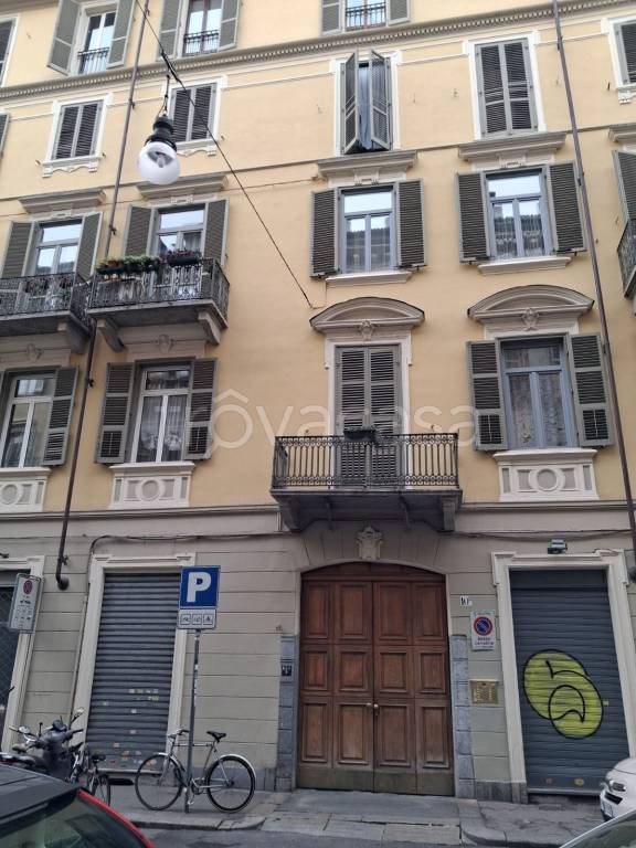 locale commerciale in vendita a Torino in zona San Salvario